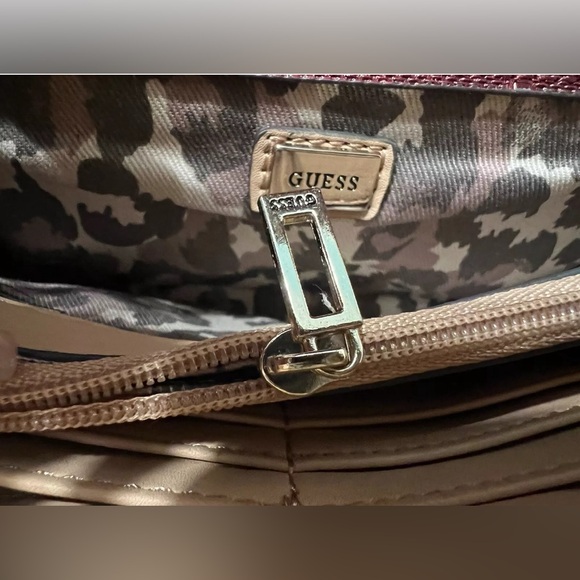 Guess Crossbody Purse Adjustable Removable Strap Juliet Wallet Burgundy Bag read - Picture 6 of 12